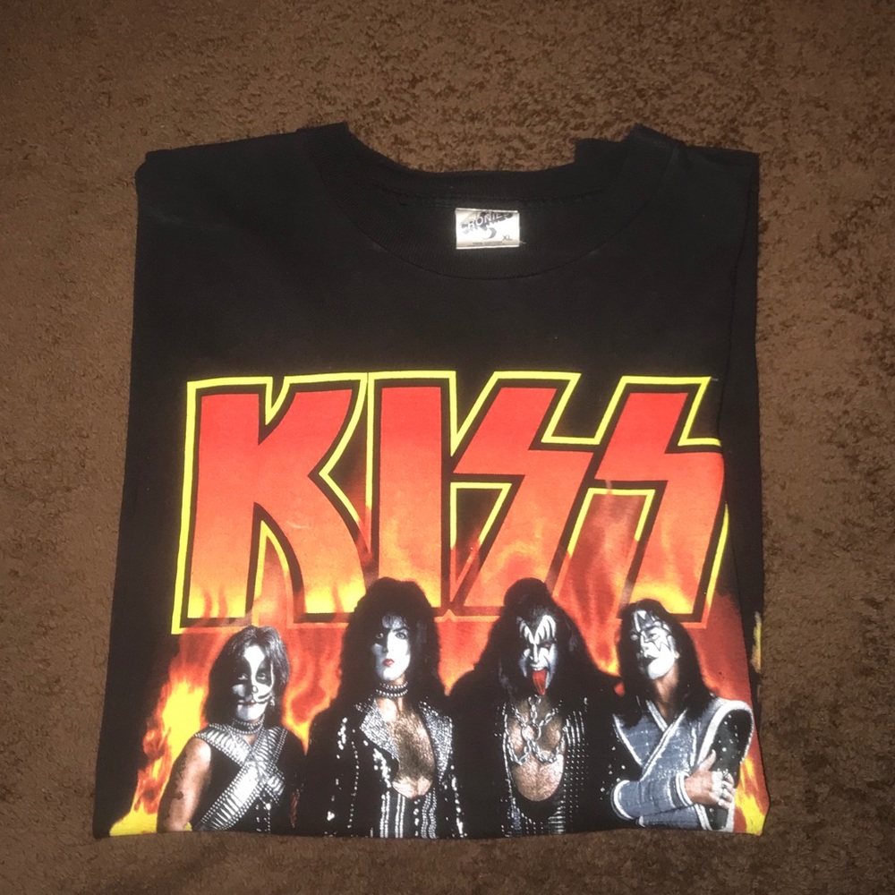 Kiss band tee